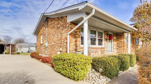 6702 Zeus Ct, Louisville, KY 40258