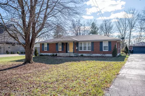 8502 W Brookside Dr, Pewee Valley, KY 40056