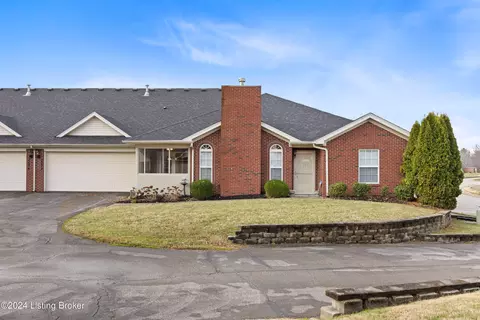 5032 Woodridge Lake Blvd, Louisville, KY 40272