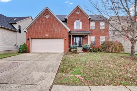 7228 Black Walnut Cir, Louisville, KY 40229