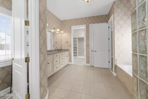 Bath - 7612 Endecott Pl, Prospect, KY 40059 photo 8 of 8