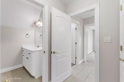 Entry Way - 7612 Endecott Pl, Prospect, KY 40059 photo 9 of 10