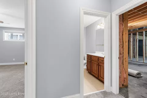 Entry Way - 7612 Endecott Pl, Prospect, KY 40059 photo 10 of 10