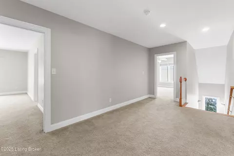 Entry Way - 7612 Endecott Pl, Prospect, KY 40059 photo 8 of 10