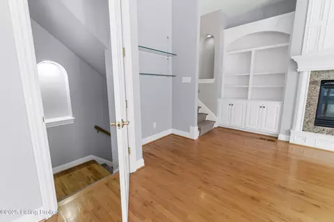 Living - 7612 Endecott Pl, Prospect, KY 40059 photo 10 of 13