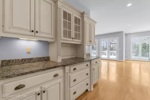 Entry Way - 7612 Endecott Pl, Prospect, KY 40059 photo 2 of 10