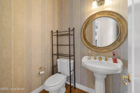 Bath - 7612 Endecott Pl, Prospect, KY 40059 photo 1 of 8