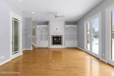 Living - 7612 Endecott Pl, Prospect, KY 40059 photo 6 of 13