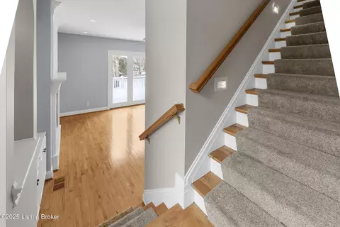 Entry Way - 7612 Endecott Pl, Prospect, KY 40059 photo 7 of 10