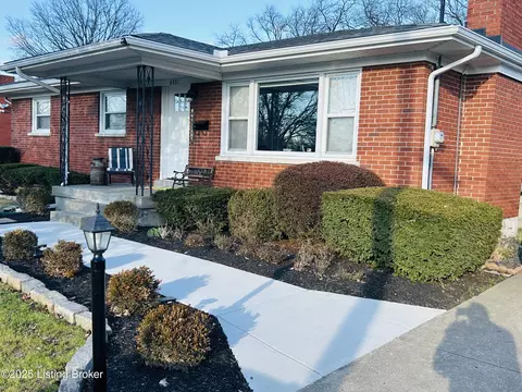 8401 Jenny Lind Dr, Louisville, KY 40219