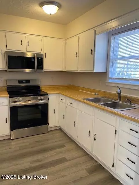 Kitchen - 208 Marvin Ave, Brooks, KY 40109 photo 3 of 3