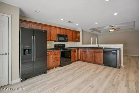 6503 Renate Rd, Louisville, KY 40291