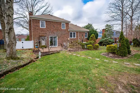 417 Bromwell Dr, Louisville, KY 40245
