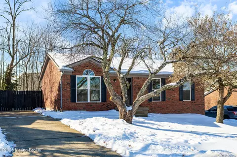 502 Maplecrest Dr, La Grange, KY 40031