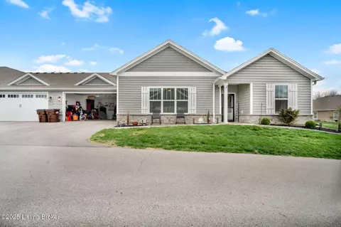 5007 Woodridge Lake Blvd, Louisville, KY 40272