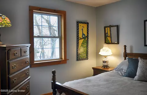 Bedroom - 1375 Carpenter Rd, Wallingford, KY 41093 photo 2 of 9