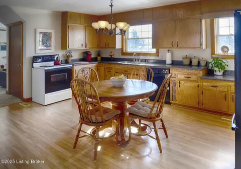 Kitchen - 1375 Carpenter Rd, Wallingford, KY 41093 photo 2 of 4