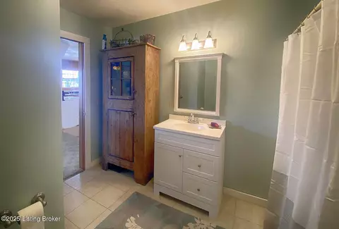 Bath - 1375 Carpenter Rd, Wallingford, KY 41093 photo 2 of 5
