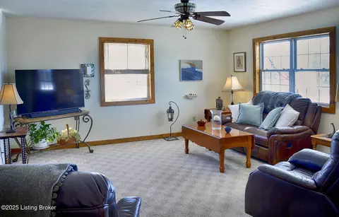 Living - 1375 Carpenter Rd, Wallingford, KY 41093 photo 1 of 3
