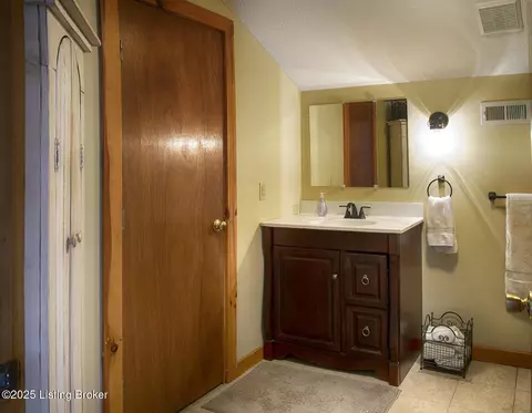 Bath - 1375 Carpenter Rd, Wallingford, KY 41093 photo 4 of 5