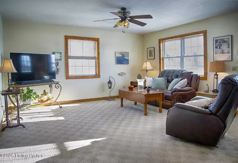 Living - 1375 Carpenter Rd, Wallingford, KY 41093 photo 2 of 3
