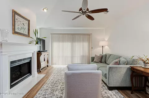 908 Forest Park Rd, Louisville, KY 40223