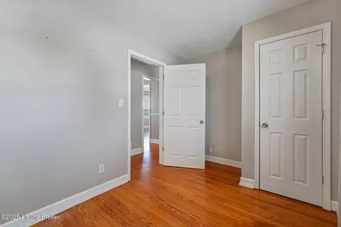 Bedroom - 176 Stringer Ln, Mount Washington, KY 40047 photo 6 of 6