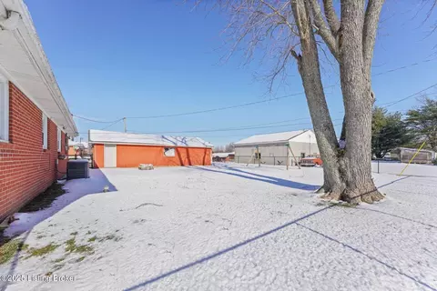 Exterior - 176 Stringer Ln, Mount Washington, KY 40047 photo 6 of 6