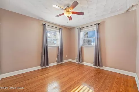 Bedroom - 176 Stringer Ln, Mount Washington, KY 40047 photo 1 of 6