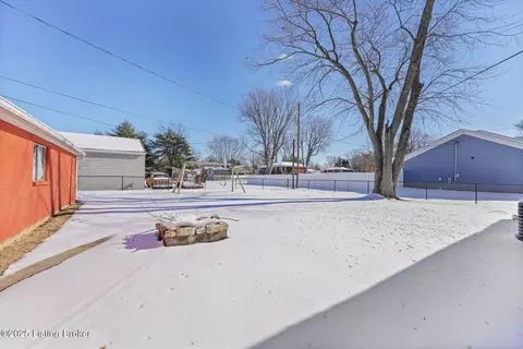 Exterior - 176 Stringer Ln, Mount Washington, KY 40047 photo 5 of 6