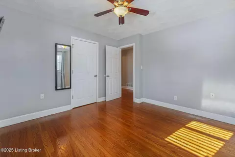 Bedroom - 176 Stringer Ln, Mount Washington, KY 40047 photo 4 of 6