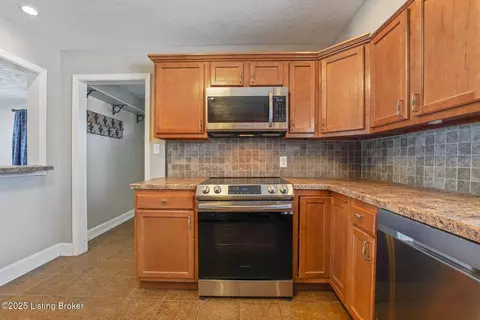 Kitchen - 176 Stringer Ln, Mount Washington, KY 40047 photo 2 of 2