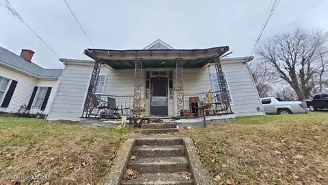 206 Elm St, Eminence, KY 40019