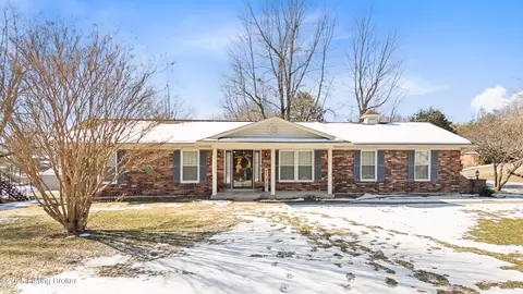 8400 Fox Ridge Ct, Louisville, KY 40272