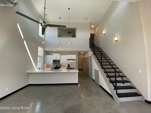 610 Burnett Farm Ln, Louisville, KY 40243