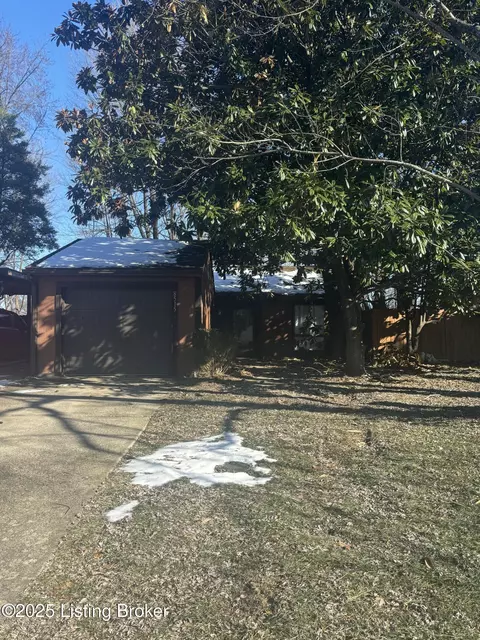 8515 Coco Ct, Louisville, KY 40219