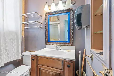 Bath - 217 E Broadway St, Danville, KY 40422 photo 2 of 2
