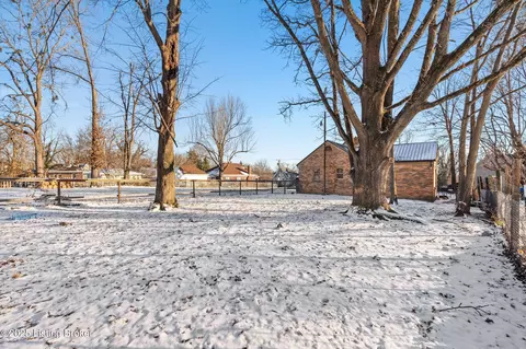 Exterior - 217 E Broadway St, Danville, KY 40422 photo 7 of 10