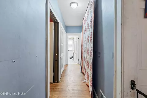 Entry Way - 217 E Broadway St, Danville, KY 40422 photo 3 of 4
