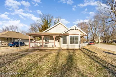 102 E Park Place Pl, Jeffersonville, IN 47130