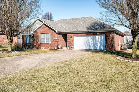 465 Helmwood Cir, Mount Washington, KY 40047