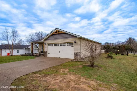 Exterior - 3113 Deckard School Rd, Radcliff, KY 40160 photo 5 of 16