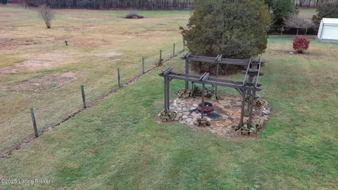 Exterior - 3113 Deckard School Rd, Radcliff, KY 40160 photo 12 of 16