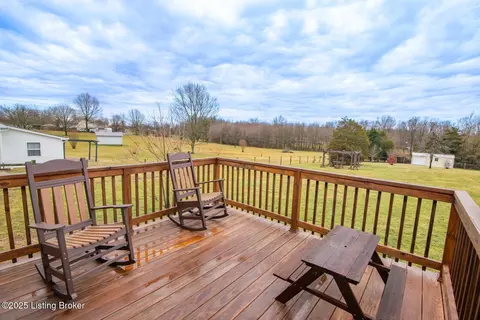 Exterior - 3113 Deckard School Rd, Radcliff, KY 40160 photo 10 of 16