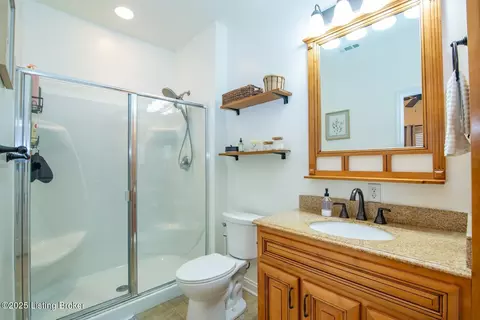 Bath - 3113 Deckard School Rd, Radcliff, KY 40160 photo 4 of 5