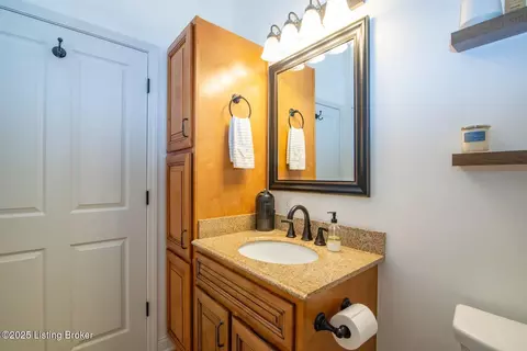 Bath - 3113 Deckard School Rd, Radcliff, KY 40160 photo 2 of 5