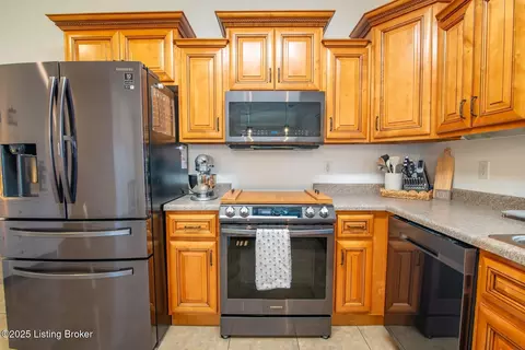 Kitchen - 3113 Deckard School Rd, Radcliff, KY 40160 photo 3 of 4