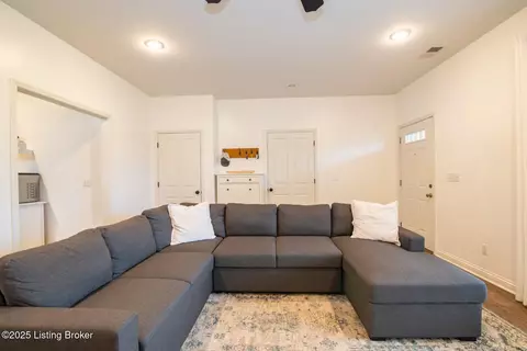 Entry Way - 3113 Deckard School Rd, Radcliff, KY 40160 photo 2 of 4