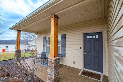 Exterior - 3113 Deckard School Rd, Radcliff, KY 40160 photo 2 of 16