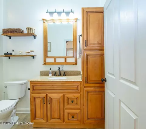 Bath - 3113 Deckard School Rd, Radcliff, KY 40160 photo 3 of 5